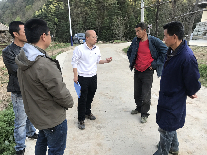 5-科技特派员柞水丰北河基地技术指导_副本.jpg
